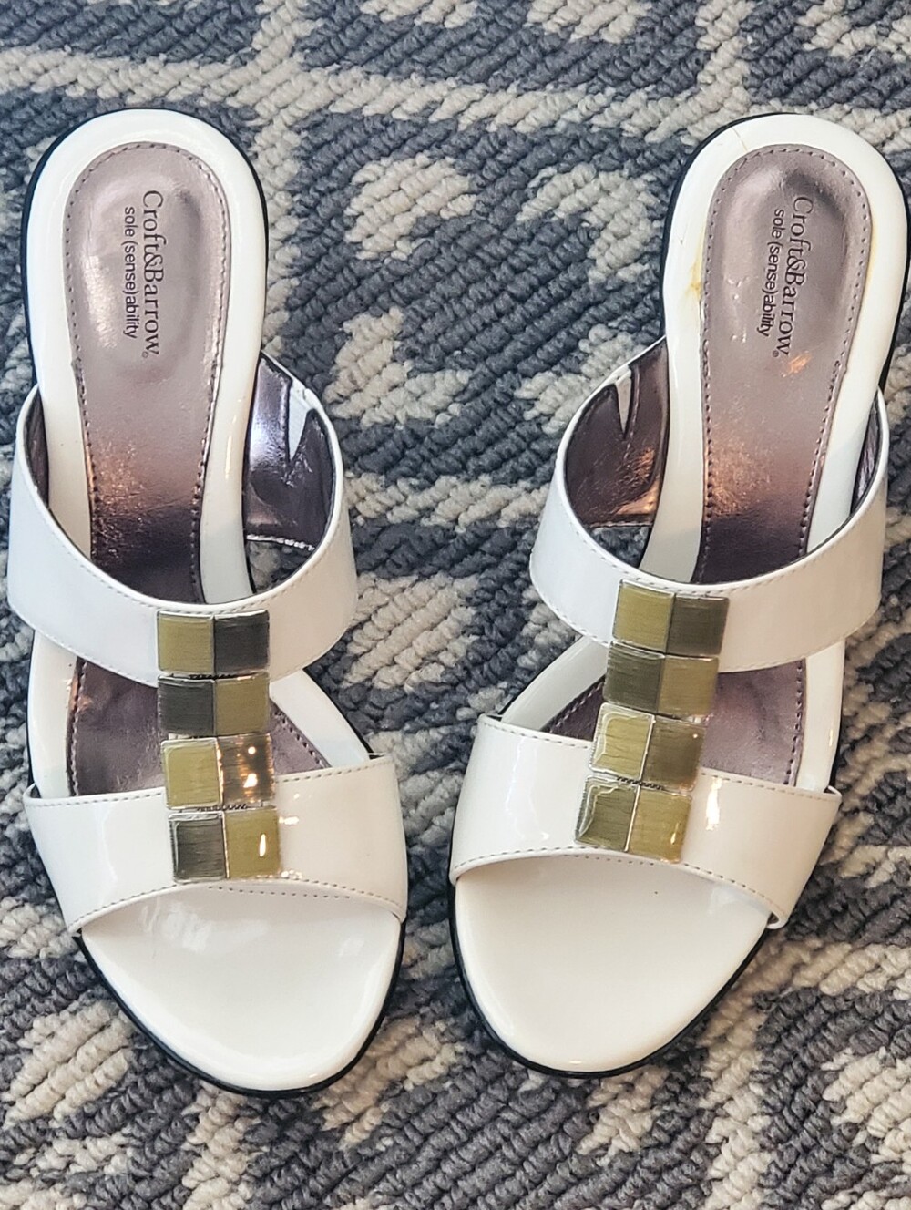 ❗️FINAL PRICE AND SALE❗️Croft&Barrow White Slip On Sandals - Picture 2 of 10